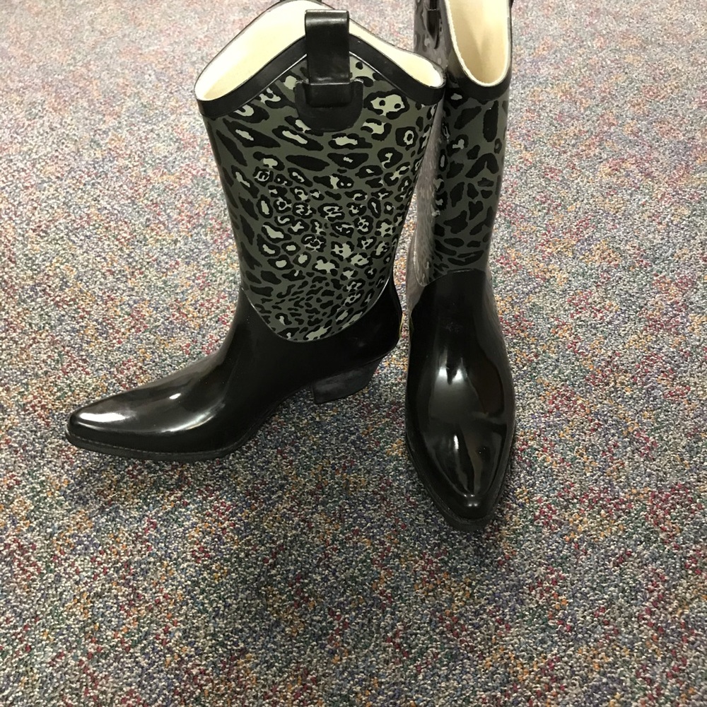 New Women’s Rain boots